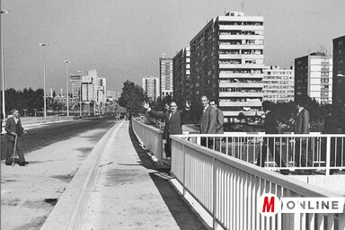 Jovan Dejanović 1974 és 1982 között állt Újvidék élén, minden idők legnépszerűbb polgármestereként ismerjük. A felvétel 1981-ben, nem sokkal a Szabadság híd első megnyitója előtt készült, amikor a polgármester meglátogatta az építkezést (Lazukics Anna felvétele)