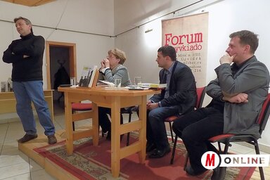 Pejin Attila, Ózer Ágnes, Dévavári Zoltán és Virág Gábor a könyvbemutatón (Szögi Csaba felvétele)