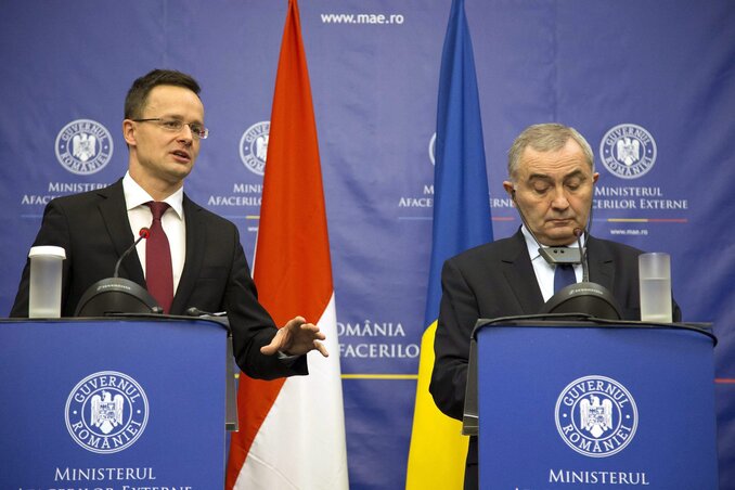 Szijjártó Péter sajtótájékoztatót tart Lazar Comanescu román külügyminiszterrel bukaresti látogatása alkalmával (fotó: MTI)