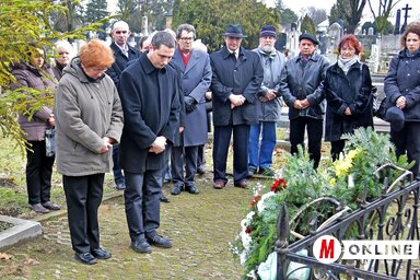 Koszorúzás a szabadságharc áldozatainak sírhelyénél (Gergely Árpád felvétele)