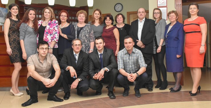 Bolyais diákokból lett matektanárok a volt matektanáraik társaságában (Fotó: Herédi Krisztián)