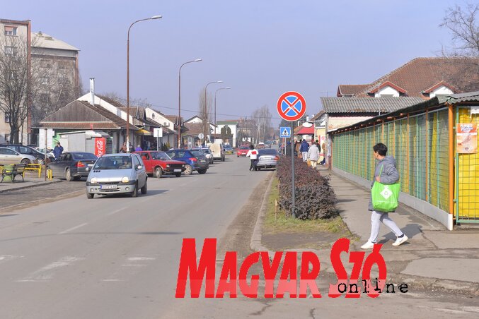 A helyi közösségben a legnagyobb áldás a piac, azonban ez okozza a legtöbb gondot is (Fotó: Molnár Edvárd) A helyi közösségben a legnagyobb áldás a piac, azonban ez okozza a legtöbb gondot is (Fotó: Molnár Edvárd)