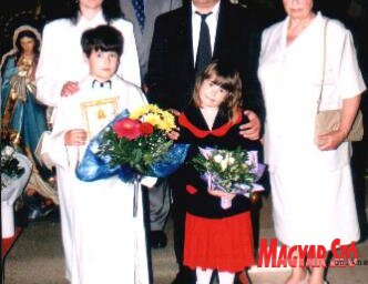 A család Dávid elsőáldozásakor. Senki se él közülük. (Molnár Edvárd felvétele)