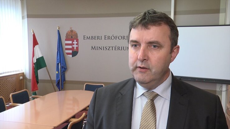 Palkovics László felsőoktatási államtitkár, aki a jövőben oktatási államtitkárként dolgozik tovább, átveszi a köznevelési államtitkári feladatokat (fotó: youtube.com)