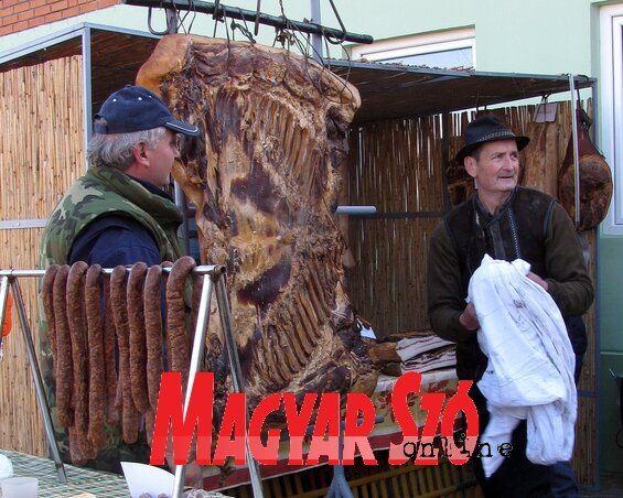 A hatvankilós szalonna (fotó: Kecskés István) A hatvankilós szalonna (fotó: Kecskés István)
