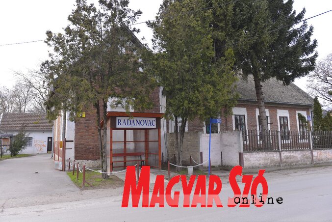 Közmunkával készült a buszmegálló a helyi közösség épülete előtt (Fotó: Molnár Edvárd) Közmunkával készült a buszmegálló a helyi közösség épülete előtt (Fotó: Molnár Edvárd)