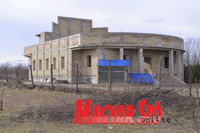 A templomnak már csak a tetője hiányzik (Fotó: Molnár Edvárd) A templomnak már csak a tetője hiányzik (Fotó: Molnár Edvárd)