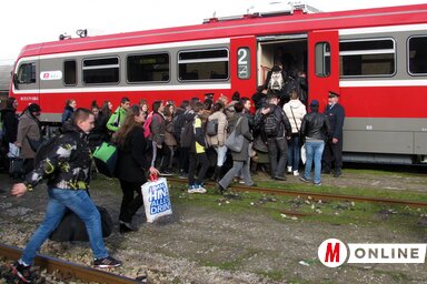 Rég nem tapasztalt forgalom a nagybecskereki vasútállomáson (Fotó: Kecskés István)