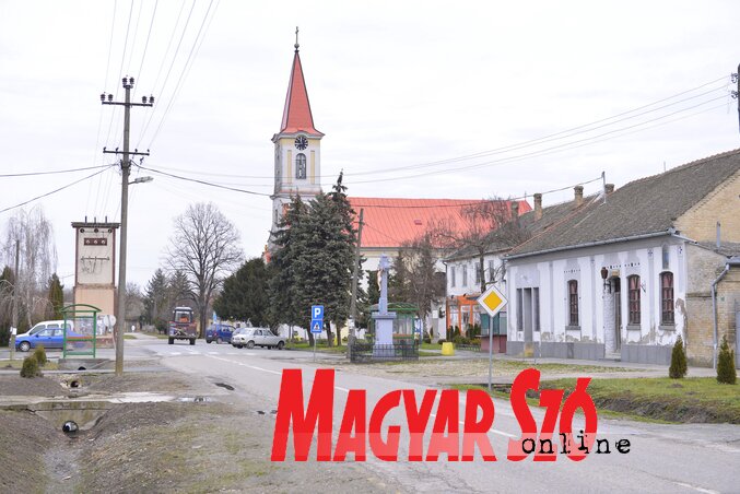 A vallásnak megtartó ereje van – a Szent Anna római katolikus templom (Molnár Edvárd felvétele) A vallásnak megtartó ereje van – a Szent Anna római katolikus templom (Molnár Edvárd felvétele)
