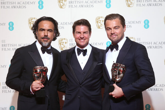 Alejandro Gonzalez Inarritu a legjobb rendező, Tom Cruise a meglepetésvendég és Leonardo DiCaprio a legjobb férfi főszereplő a BAFTA díjkiosztón (Fotó: Beta/AP) Alejandro Gonzalez Inarritu a legjobb rendező, Tom Cruise a meglepetésvendég és Leonardo DiCaprio a legjobb férfi főszereplő a BAFTA díjkiosztón (Fotó: Beta/AP)