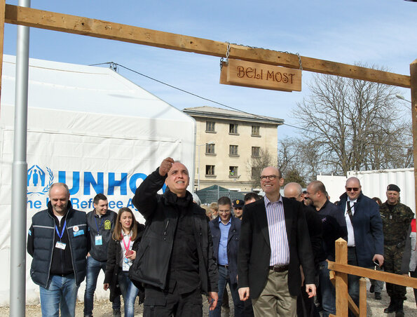 Tegnap Preševóban újabb 350 migráns befogadására alkalmas épületet nyitottak meg (Fotó: Beta/Saša Đorđević) Tegnap Preševóban újabb 350 migráns befogadására alkalmas épületet nyitottak meg (Fotó: Beta/Saša Đorđević)
