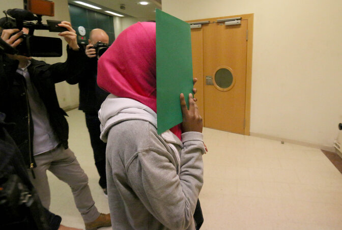 Terrorizmus vádjával elítéltek egy 17 éves svédországi lányt Bécsben (Fotó: Beta/AP)