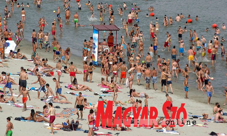 Az újvidéki Strand rengeteg turistát vonz egész évben, még a legnagyobb kánikulában is kellemes szél lengedezik a Dunáról (Ótos András felvétele)
