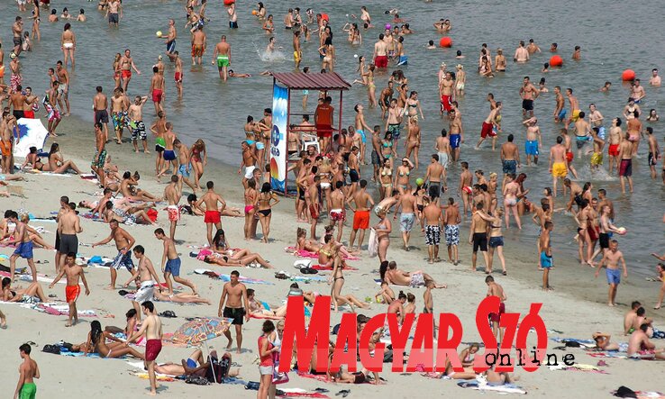 Az újvidéki Strand rengeteg turistát vonz egész évben, még a legnagyobb kánikulában is kellemes szél lengedezik a Dunáról (Ótos András felvétele) Az újvidéki Strand rengeteg turistát vonz egész évben, még a legnagyobb kánikulában is kellemes szél lengedezik a Dunáról (Ótos András felvétele)
