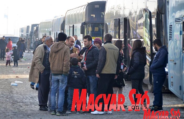 Menekültek Šidnél (Ótos András felvétele)