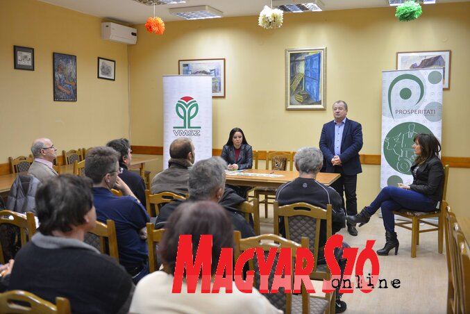 Bunford Tivadar: Az iroda munkatársai nagy szeretettel várnak mindenkit (Molnár Edvárd felvétele)