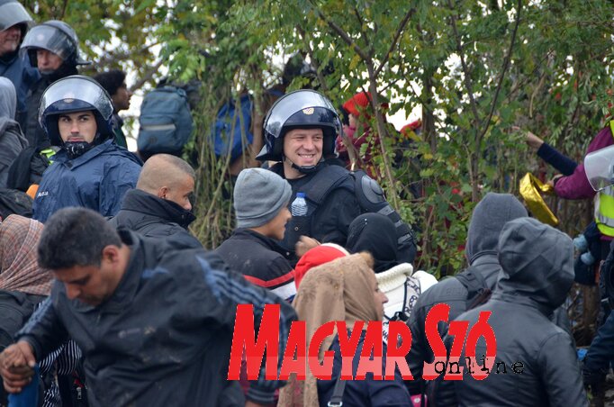 Menekültek Šidnél – Ótos András felvétele (Archív) Menekültek Šidnél – Ótos András felvétele (Archív)