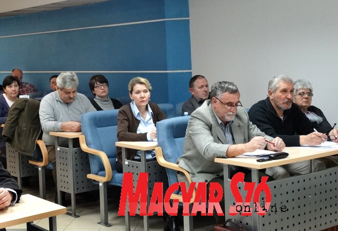 A VMDP és a VMSZ képviselői az ellenzéki padsorokban (Góbor Béla felvétele)
