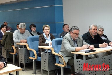 A VMDP és a VMSZ képviselői az ellenzéki padsorokban (Góbor Béla felvétele)
