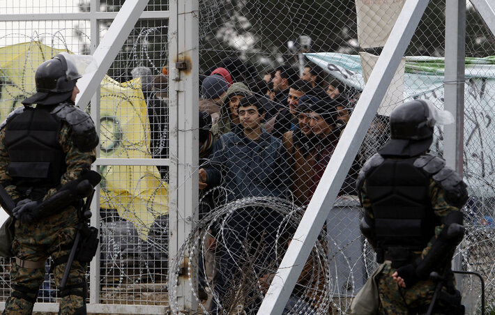 Több száz rendőrt és katonát telepítettek a macedón-görög határra (Fotó: Beta/AP)