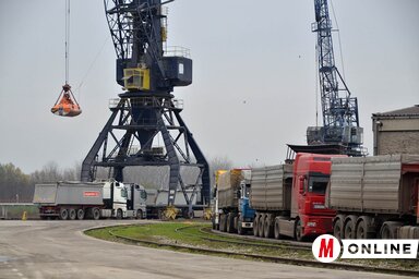 Az Újvidéki Kikötő az ország egyedüli nyereséges kikötője, hatalmas a forgalma, ezért a vállalat vezetőségét is meglepte a magánosításról szóló hír (Ótos András felvétele)