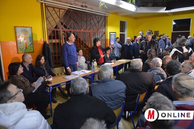 Az elégedetlen polgárok nem kaptak kielégítő választ kérdéseikre (Molnár Edvárd felvétele)