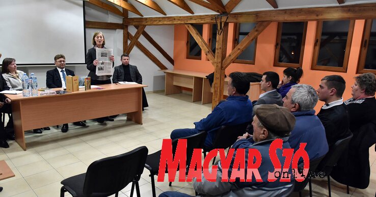 Herceg Elizabetta a Topolya-Kishegyes rovat működéséről beszélt (fotó:Ótos András) Herceg Elizabetta a Topolya-Kishegyes rovat működéséről beszélt (fotó:Ótos András)