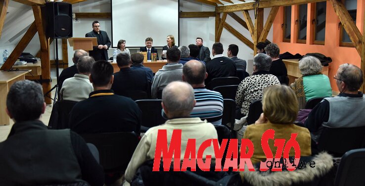 Nagy volt az érdeklődés a Magvető élőújságja iránt (fotó: Ótos András) Nagy volt az érdeklődés a Magvető élőújságja iránt (fotó: Ótos András)