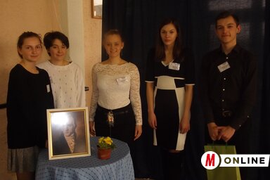 Ők öten képviselik Vajdaságot Győrött, a Szép Magyar Beszéd felolvasási verseny országos döntőjén (fotó: Szabó Anikó)