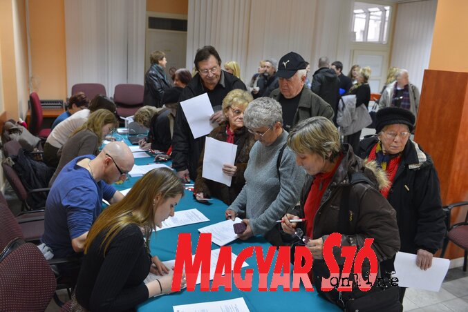 Szabadkán is ütemben halad a gyűjtés (Foto: Molnár Edvárd) Szabadkán is ütemben halad a gyűjtés (Foto: Molnár Edvárd)