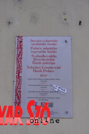 A szabadkaiak által csak Putnik-épületek néven ismert házon lévő tábla (Fotó: Molnár Edvárd) A szabadkaiak által csak Putnik-épületek néven ismert házon lévő tábla (Fotó: Molnár Edvárd)