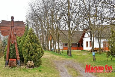 A tanya képe a bejárat felől (Fotó: Gergely Árpád)