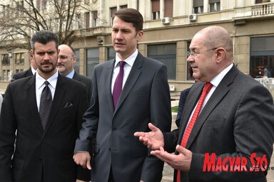 VMSZ: A köztársasági jelöltlista átadása