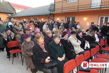 Szabadtéren is „telt házas” volt az ünnepség (Fotó. Fekete J. József)