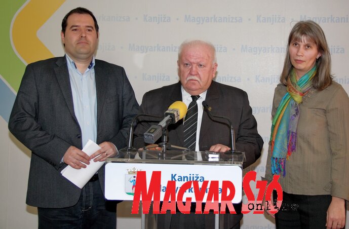 Fejsztámer Róbert, dr. Bimbó Mihály és Nyilas Leonov Anita (Fotó: Puskás Károly) Fejsztámer Róbert, dr. Bimbó Mihály és Nyilas Leonov Anita (Fotó: Puskás Károly)