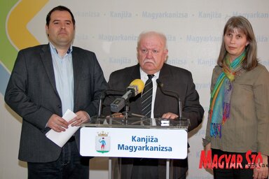 Fejsztámer Róbert, dr. Bimbó Mihály és Nyilas Leonov Anita (Fotó: Puskás Károly)