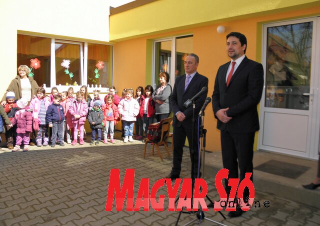 Óvodaavató Moholon (Fotó: Csincsik Zsolt) Óvodaavató Moholon (Fotó: Csincsik Zsolt)