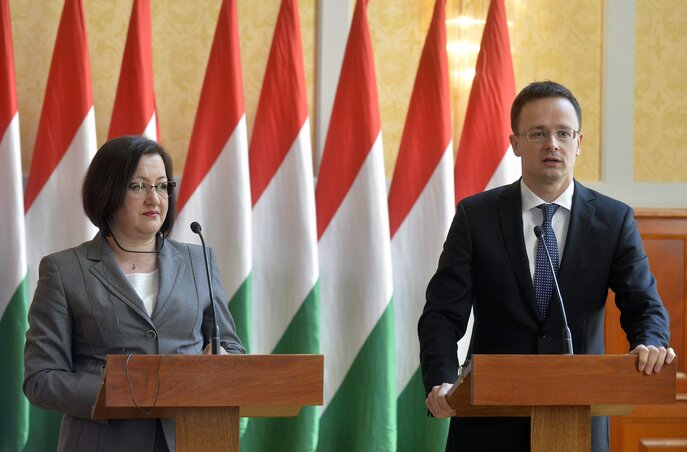 Snežana Bogosavljević-Bošković és Szijjártó Péter a sajtótájékoztatón (Fotó: MTI)
