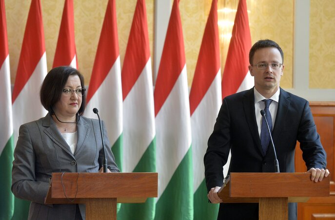 Snežana Bogosavljević-Bošković és Szijjártó Péter a sajtótájékoztatón (Fotó: MTI) Snežana Bogosavljević-Bošković és Szijjártó Péter a sajtótájékoztatón (Fotó: MTI)