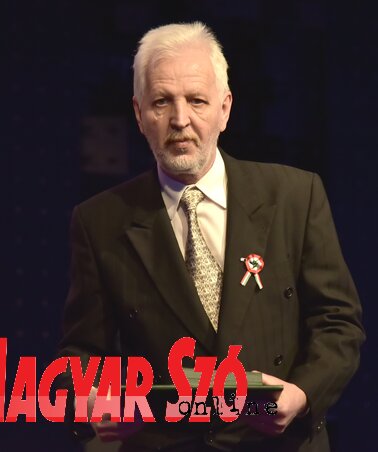 Csaknem 40 év újságírói-szerkesztői munkájának elismerése (Gergely József felvétele) Csaknem 40 év újságírói-szerkesztői munkájának elismerése (Gergely József felvétele)