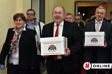 Négy óra alatt összegyűlt több mint öt és félezer aláírás (Ótos András felvétele)