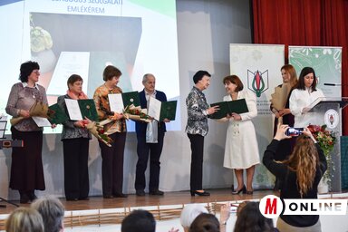 A kitüntetést olyan pedagógusok vették át, akik 25 éven keresztül kiemelkedő munkát végeztek (Fotó: Molnár Edvárd)