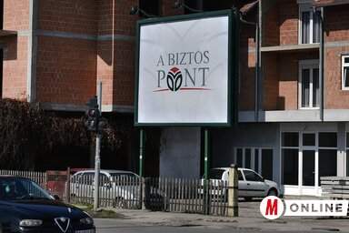 Javában tart a kampány és a választási készülődés – politikai üzenet egy hirdetőtáblán a Nejlonpiac környékén (Ótos András felvétele)