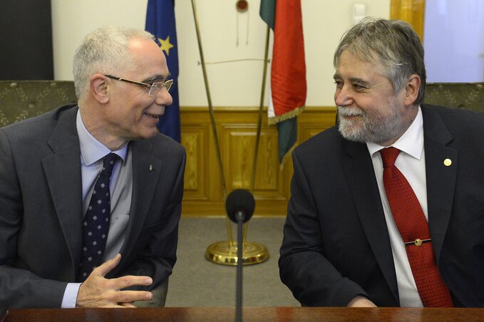 Balog Zoltán és Mezey Barna, az ELTE rektora (Fotó: MTI)