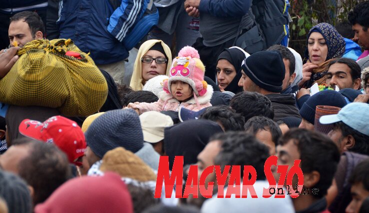 Menekültek Šidnél (Ótos András felvétele)