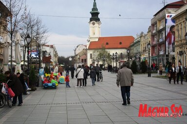Ide kellene kerékpárút. Vagy mégsem? (Fekete J. József felvétele)