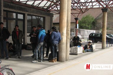 Menekültekkel a szabadkai autóbusz-pályaudvar bejáratánál találkoztunk (Fotó: Vígi Zsoldos Zsaklina)