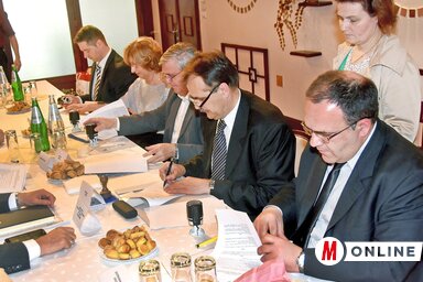 A protokollszerződés aláírása a vasúti személyszállítást szolgálja (Gergely Árpád felvétele)