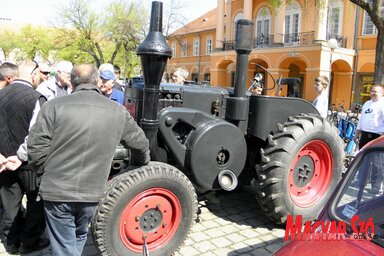 Olykor egészen különleges járművek bukkannak föl a kiállításon (Fotó: Fekete J. József)
