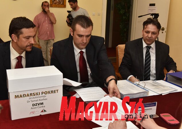 Az MM és a VMDK koalíciója átadja a jelöltlistát Újvidéken (Ótos András felvétele)
